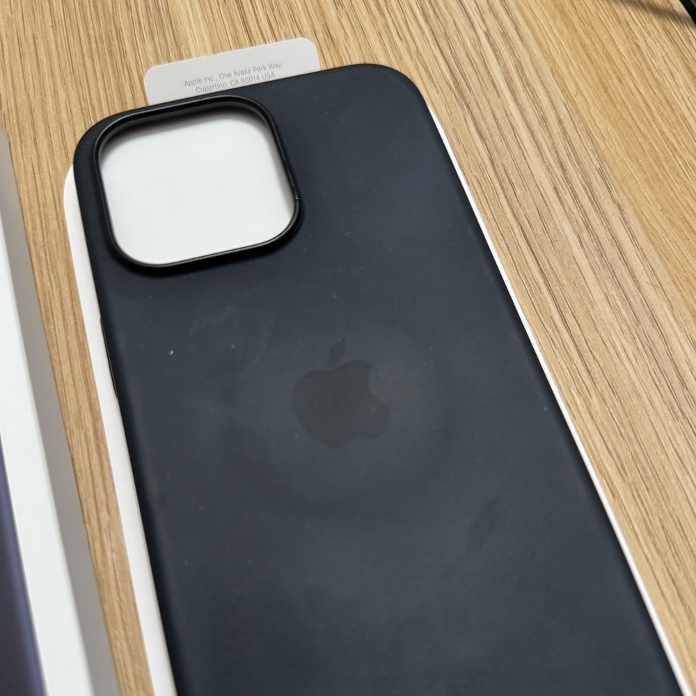 iPhone 15 Pro Max silicone case (Black) - Picture 8 of 9